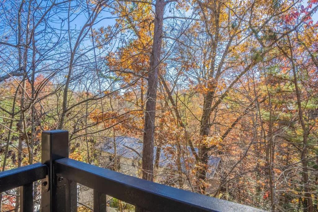 Sasquatch Lodge E Sleeps 13 ガトリンバーグ エクステリア 写真