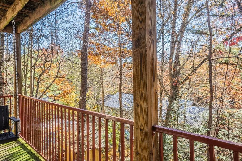 Sasquatch Lodge E Sleeps 13 ガトリンバーグ エクステリア 写真