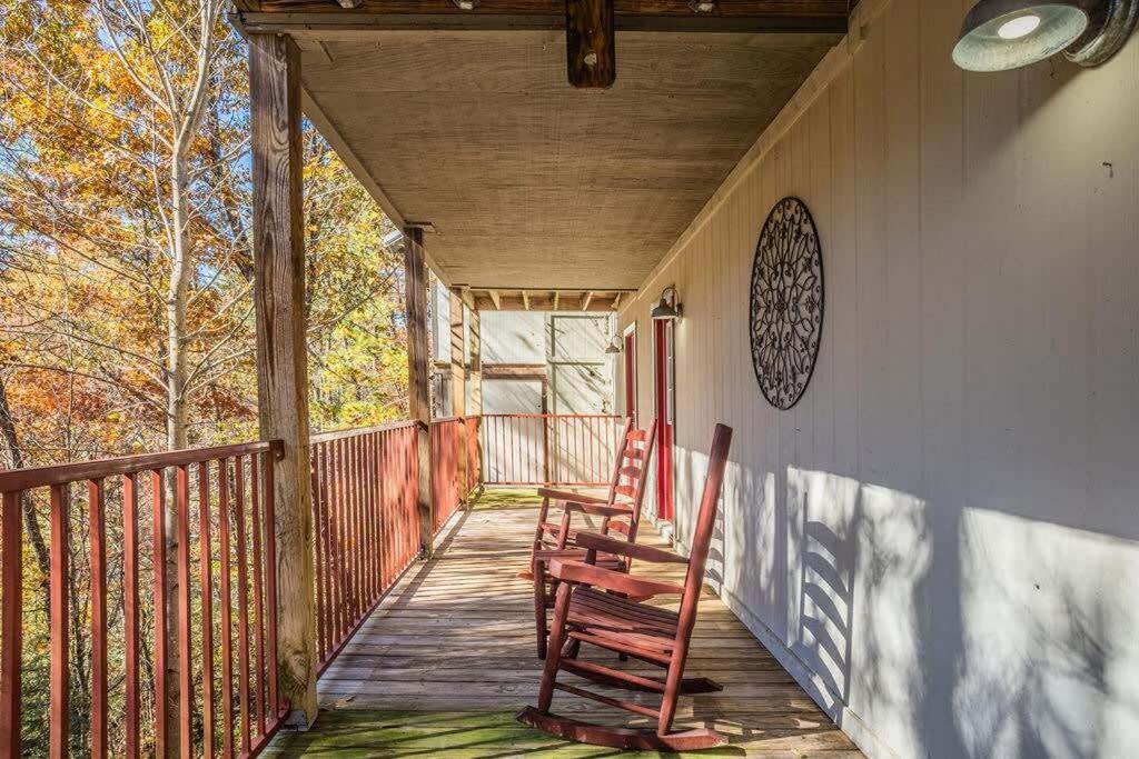Sasquatch Lodge E Sleeps 13 ガトリンバーグ エクステリア 写真