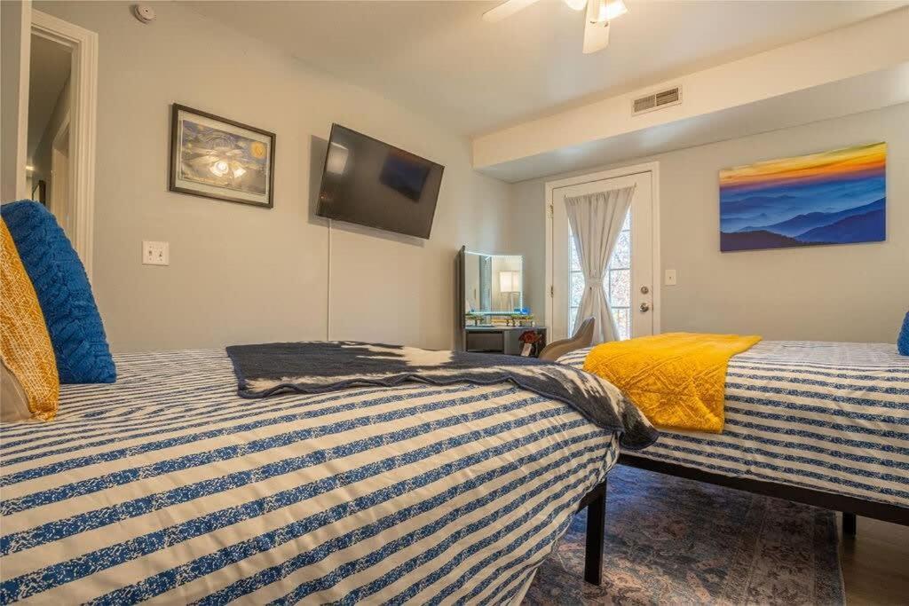 Sasquatch Lodge E Sleeps 13 ガトリンバーグ エクステリア 写真